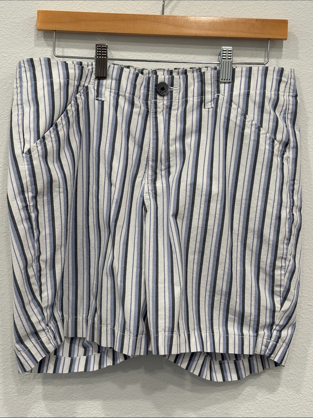 Lee Men’s Striped Shorts in White and Blue Size M